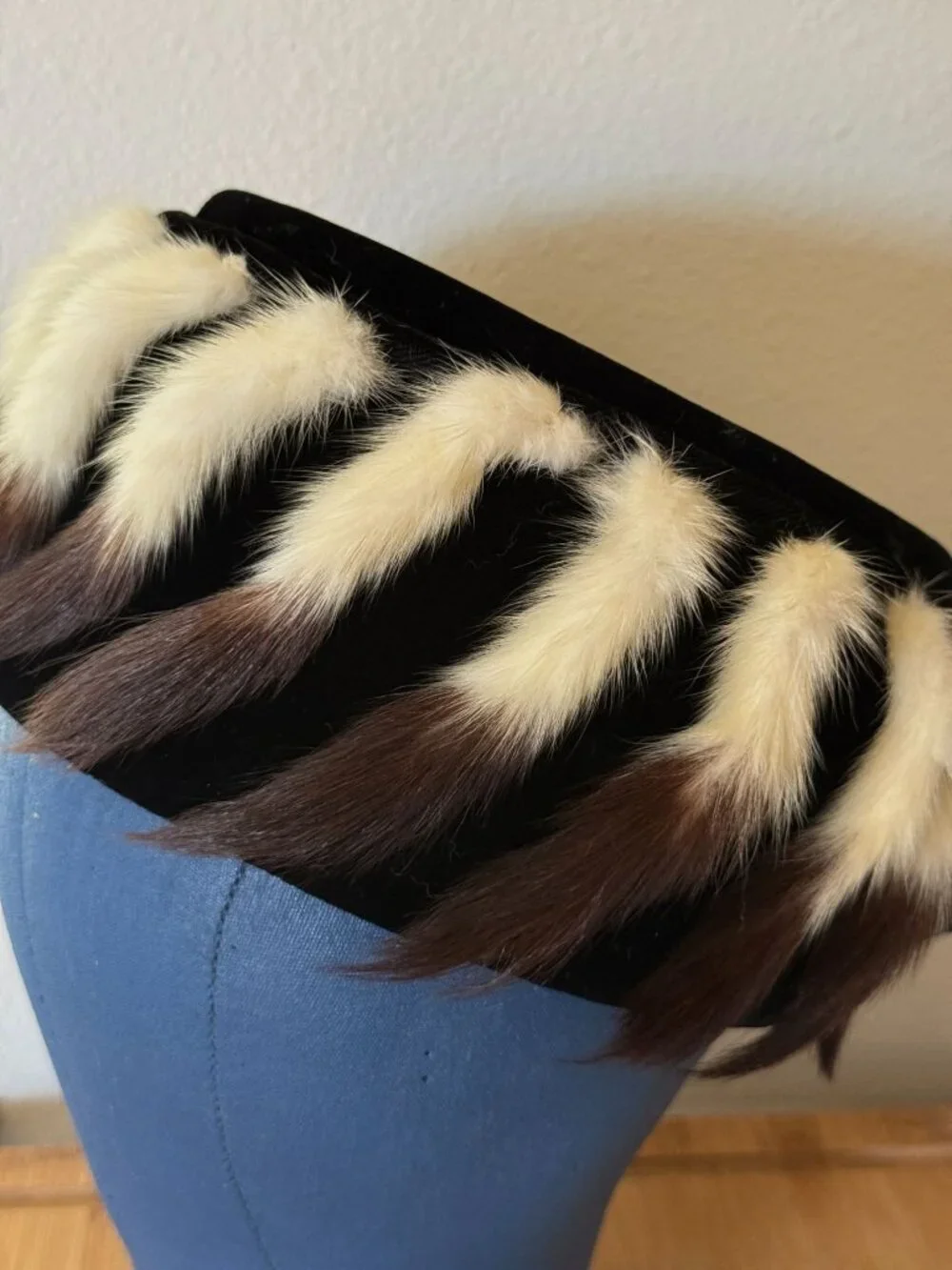 Vintage 1950s Ermine And Black Velvet Pillbox Hat With Bow Detail In Like New Co